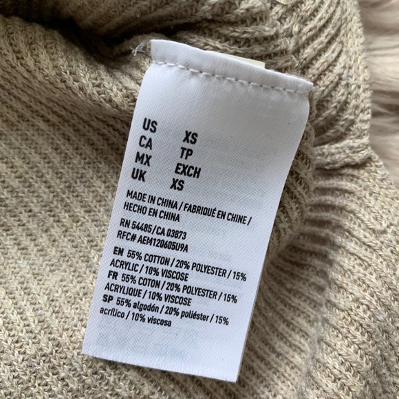 American Eagle Slim Fit Curved Hem Sweater - Picture 7 of 7